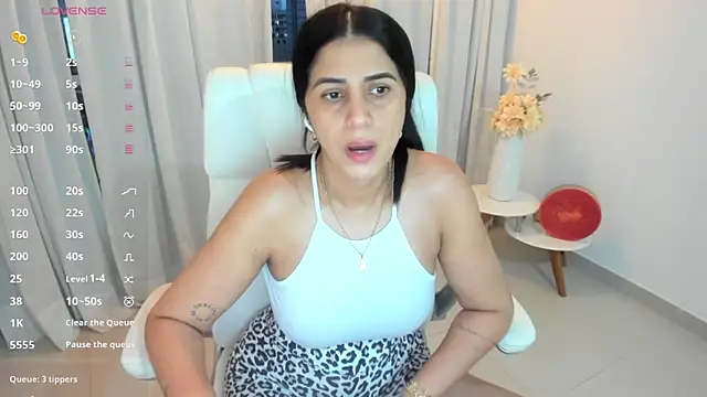 renata t  online show from September 2025 11:00:01 PM
