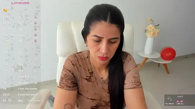 renata t  online show from October 2025 02:49:01 PM
