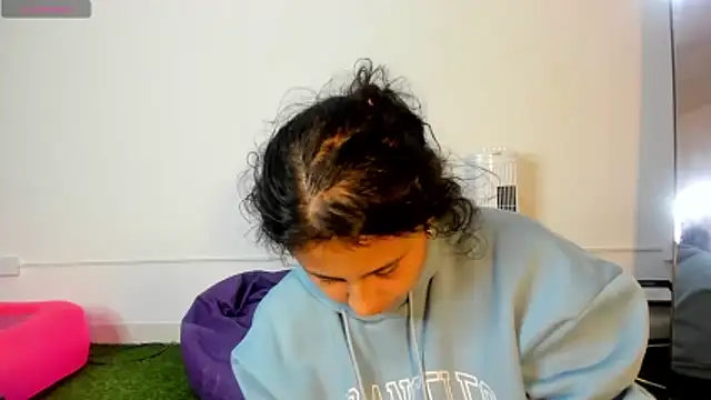 AbbyTaylorr online show from November 2025 03:23:02 AM