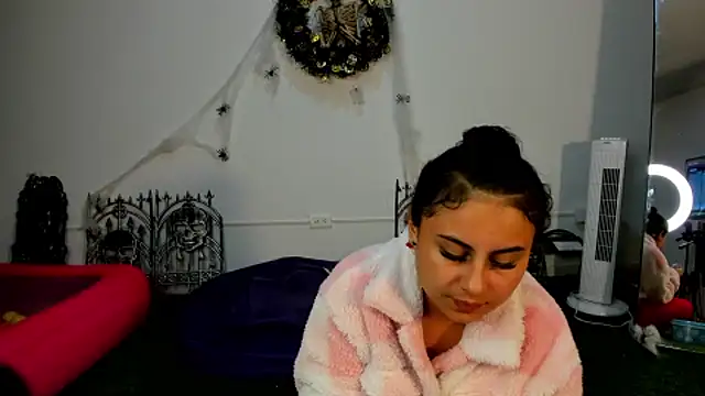 AbbyTaylorr online show from October 2025 03:44:01 AM