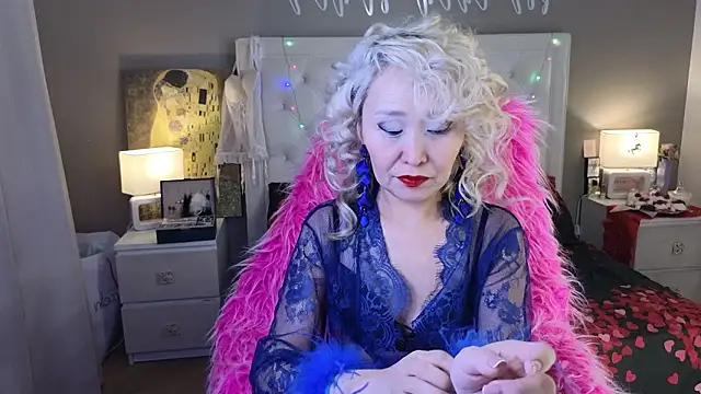 Snapshot of RoxalanaStar chatting on February 2026 10:18:01 PM RoxalanaStar online show from February 2026 10:18:01 PM