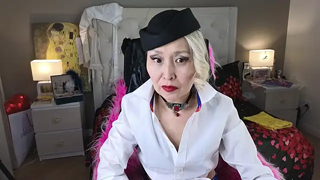 RoxalanaStar online show from April 2026 06:42:01 PM