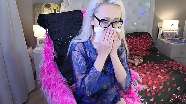 Snapshot of RoxalanaStar chatting on March 2026 05:08:02 AM RoxalanaStar online show from March 2026 05:08:02 AM