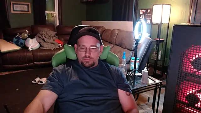 Hunter Largoxh online show from November 2025 10:54:01 PM