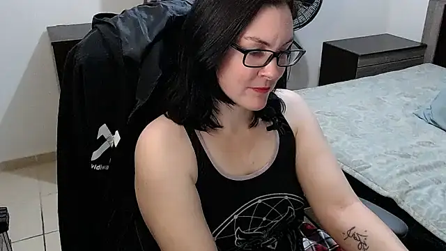 DesreRose online show from November 2025 11:48:01 PM