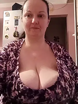 BustyLadyAlma online show from February 2026 06:22:01 AM