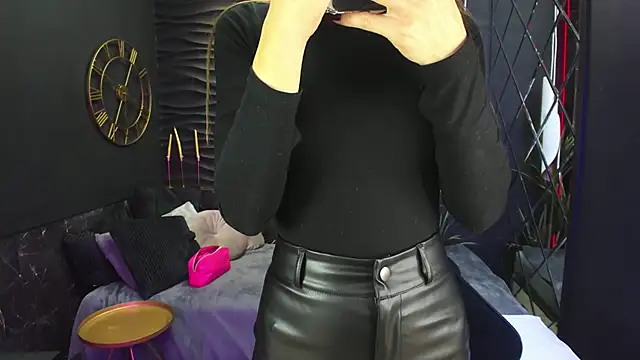 Snapshot of DianaMagestic chatting on November 2025 01:37:01 PM DianaMagestic online show from November 2025 01:37:01 PM