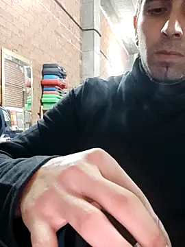 wolf113r online show from November 2025 07:19:01 PM