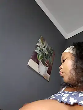 SWEETDOLLY29XX online show from October 2025 04:21:01 PM