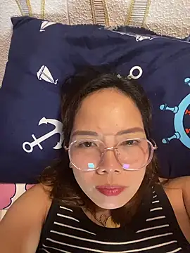 BURBERRY69 online show from October 2025 10:58:02 AM