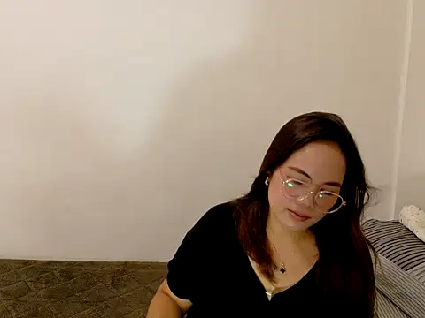 BURBERRY69 online show from April 2026 12:17:01 PM