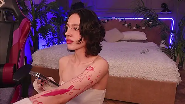 Snapshot of Devilinee chatting on November 2025 06:24:01 AM Devilinee online show from November 2025 06:24:01 AM