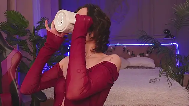 Snapshot of Devilinee chatting on November 2025 06:12:02 AM Devilinee online show from November 2025 06:12:02 AM