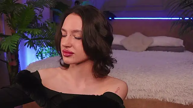 Devilinee online show from March 2026 06:41:02 AM