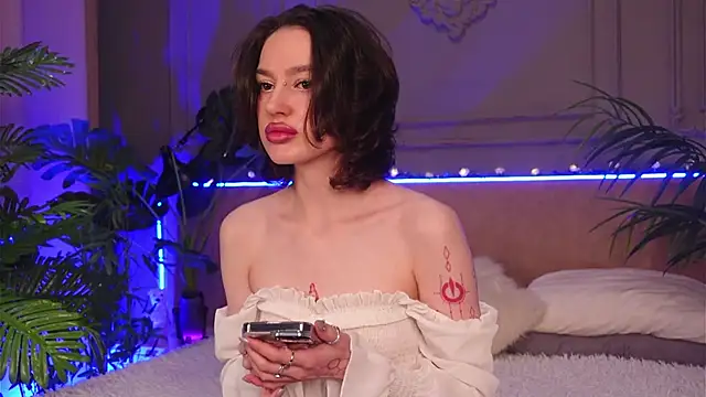 Snapshot of Devilinee chatting on December 2025 07:46:02 AM Devilinee online show from December 2025 07:46:02 AM