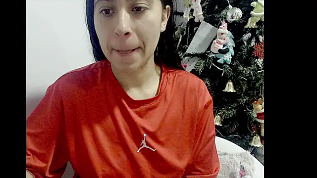 Snapshot of lizztaylor535 chatting on December 2024 03:42:02 PM lizztaylor535 online show from December 2024 03:42:02 PM