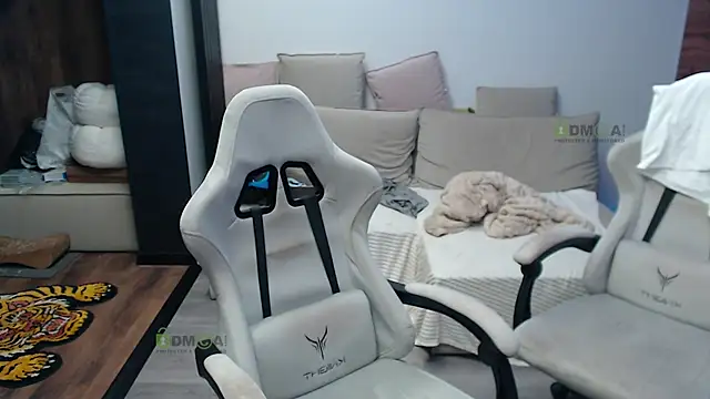 Sunny-Girl1 online show from January 2026 07:47:01 AM