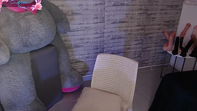 TinnaCobb online show from November 2025 04:23:02 PM