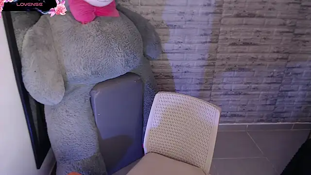 TinnaCobb online show from January 2026 12:44:02 PM