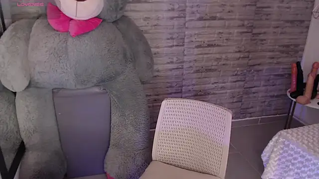 TinnaCobb online show from April 2026 11:28:02 AM