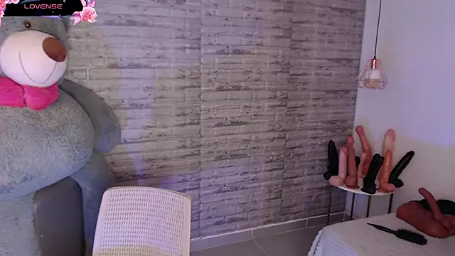 TinnaCobb online show from December 2025 04:27:01 PM