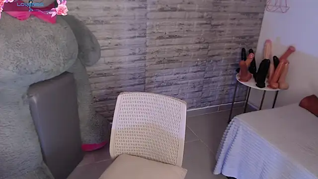 TinnaCobb online show from November 2025 03:49:02 PM