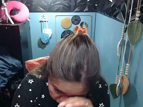 Snapshot of ambersmile chatting on November 2025 12:00:02 PM ambersmile online show from November 2025 12:00:02 PM