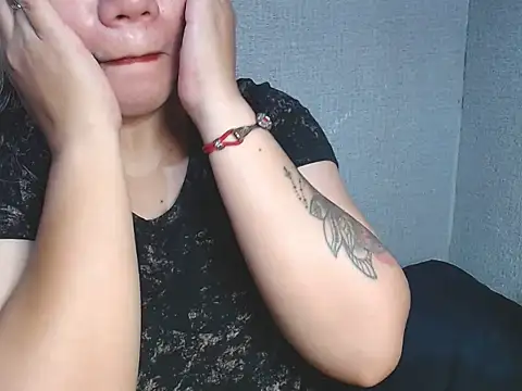 ambersmile online show from March 2026 10:11:01 PM