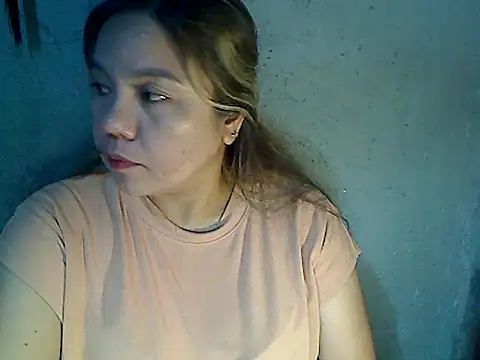 Snapshot of ambersmile chatting on February 2026 12:15:02 PM ambersmile online show from February 2026 12:15:02 PM