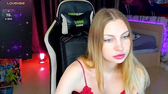 BiMolly online show from October 2025 02:39:01 PM