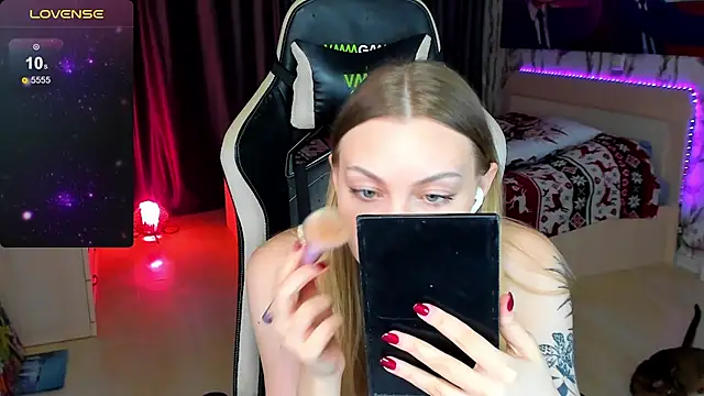 BiMolly online show from October 2025 08:50:02 PM