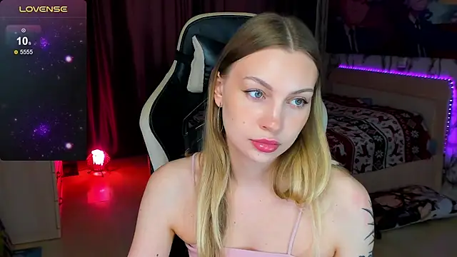 BiMolly online show from October 2025 08:55:02 AM