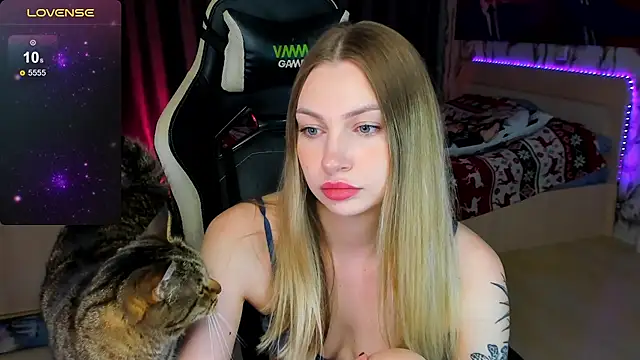 BiMolly online show from September 2025 10:16:02 PM