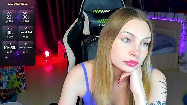 BiMolly online show from October 2025 09:26:02 PM