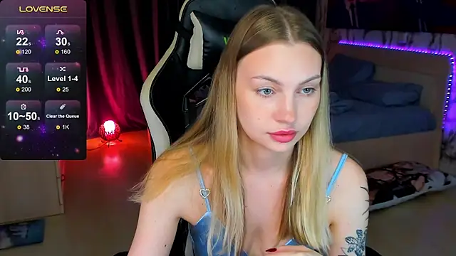 BiMolly online show from September 2025 07:53:02 PM