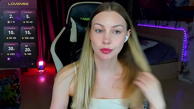 BiMolly online show from November 2025 07:50:01 PM