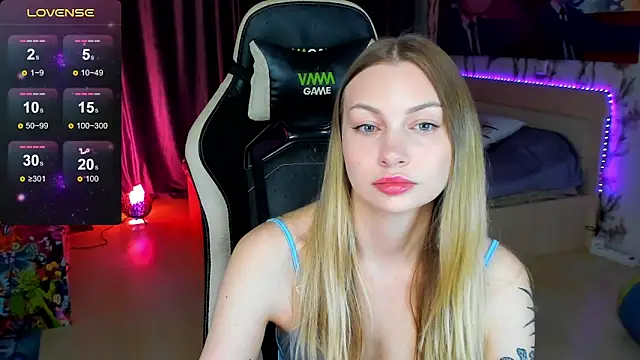 BiMolly online show from November 2025 09:40:02 PM