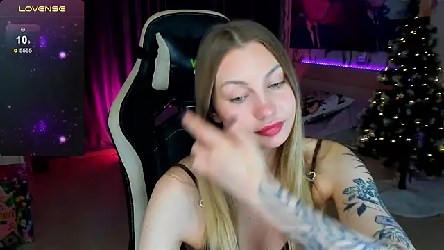 BiMolly online show from December 2025 09:04:02 PM