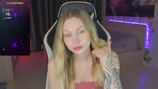 BiMolly online show from March 2025 11:12:01 PM