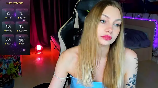 BiMolly online show from October 2025 06:51:01 PM