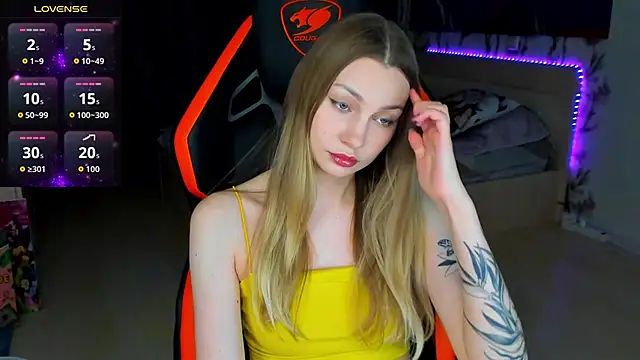 BiMolly online show from April 2026 10:22:02 PM