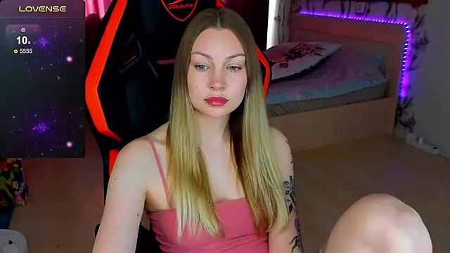 BiMolly online show from March 2026 07:43:02 AM