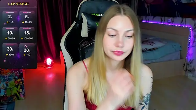 BiMolly online show from October 2025 10:27:01 PM