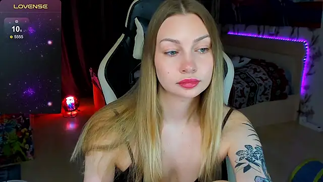 BiMolly online show from December 2025 02:01:02 AM