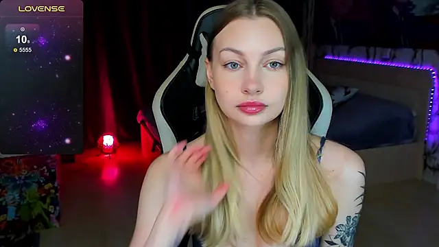 BiMolly online show from October 2025 04:06:01 PM