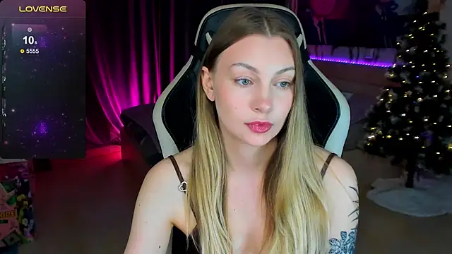 BiMolly online show from December 2025 08:53:01 PM