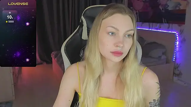 BiMolly online show from March 2025 11:09:02 PM