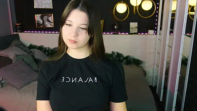 Snapshot of ElizaMild chatting on December 2025 01:46:01 PM ElizaMild online show from December 2025 01:46:01 PM