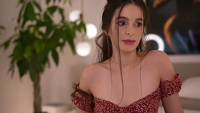 Snapshot of DoviaClaire chatting on October 2025 07:09:01 AM DoviaClaire online show from October 2025 07:09:01 AM