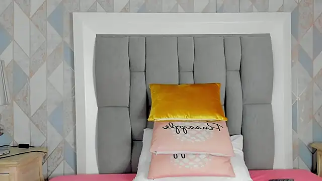 Snapshot of Princsgirl_ chatting on February 2026 07:27:01 PM Princsgirl online show from February 2026 07:27:01 PM